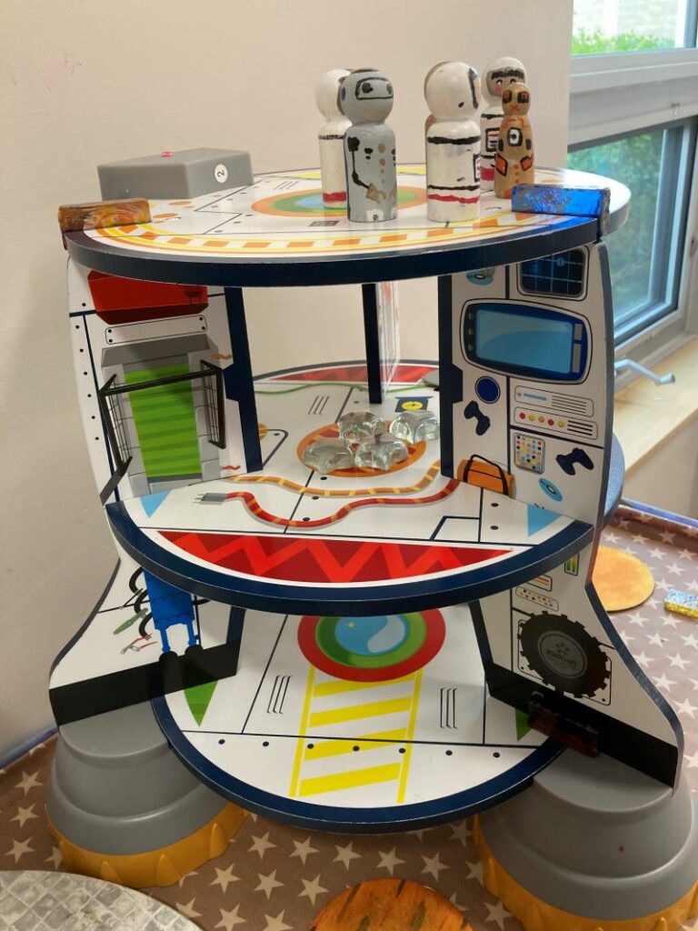 Space Ship Exploration 